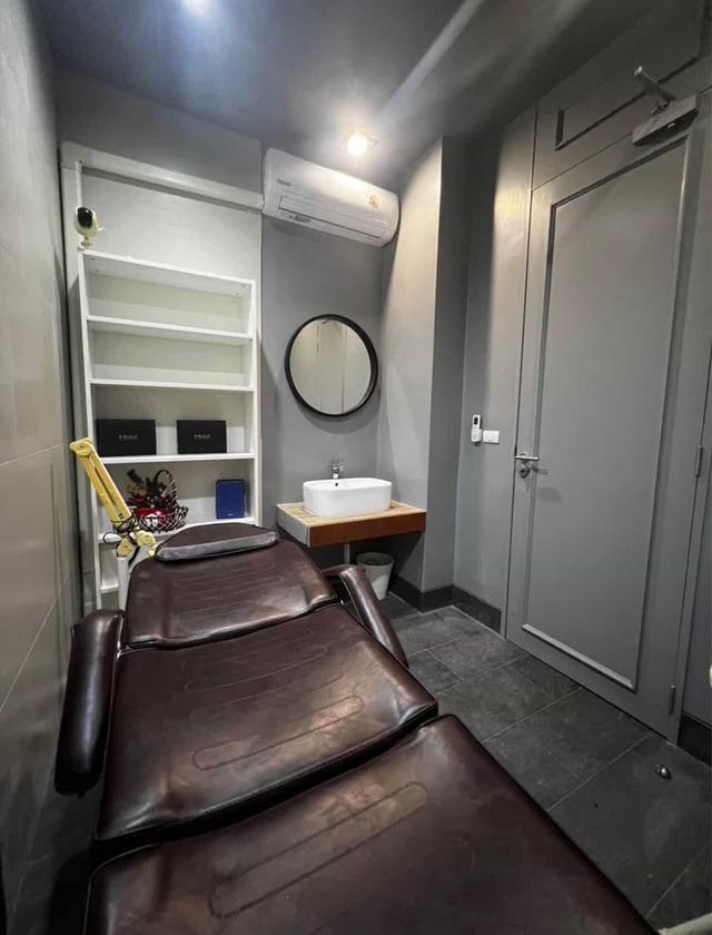 The commercial shop on the first floor of the popular Saturdays Residence for 129 luxury apartments 4