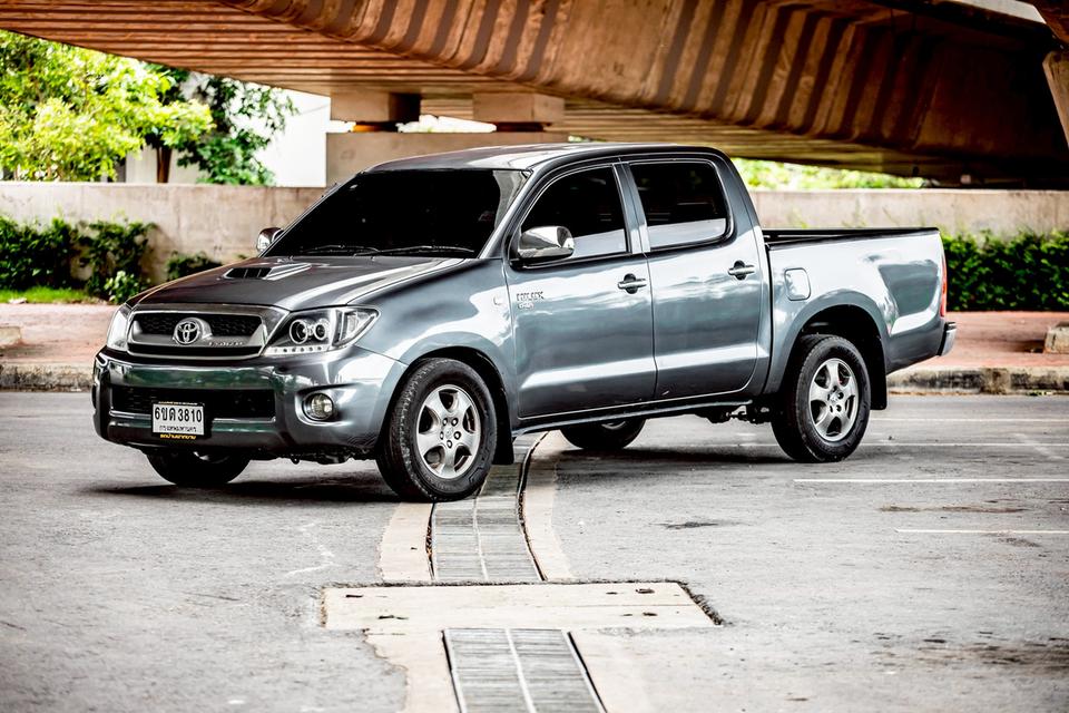 Toyota Vigo Double Cab 4 ประตู 2.5E ดีเซล ปี 2010 สีเทา 