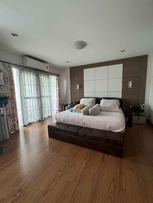 ขายบ้านเดี่ยว ใกล้เซ็นทรัลเวสต์วิลล์ หมู่บ้านเบญญาภา-ปิ่นเกล้า ทำเล ราชพฤกษ์-สาทร หลังริม 75 ตรว. พื้นที่ใช้สอยประมาณ 280 ตรม. 4 นอน / 4 น้ำ / 7