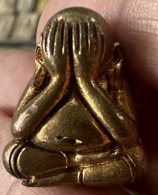 พระปิดตาปุ้มปุ้ย รุ่นแรก รุ่นมหาบารมี 85 เนื้อทองผสม หลวงปู่อินทร์ วัดบัว