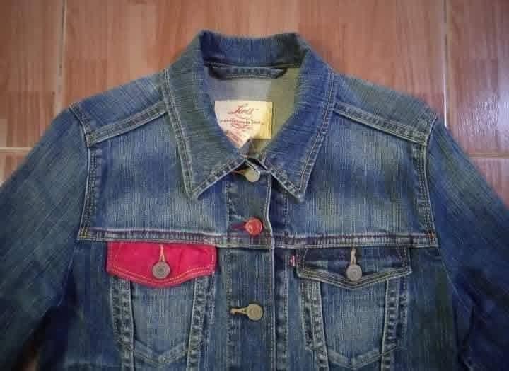 LEVI'S แจ๊กเก็ตยีนส์ สำหรับสาวตัวเล็ก แต่งขอบ+กระดุมแดง สภาพดี ไม่มีตำหนิเปื้อนขาด รูปที่ 3