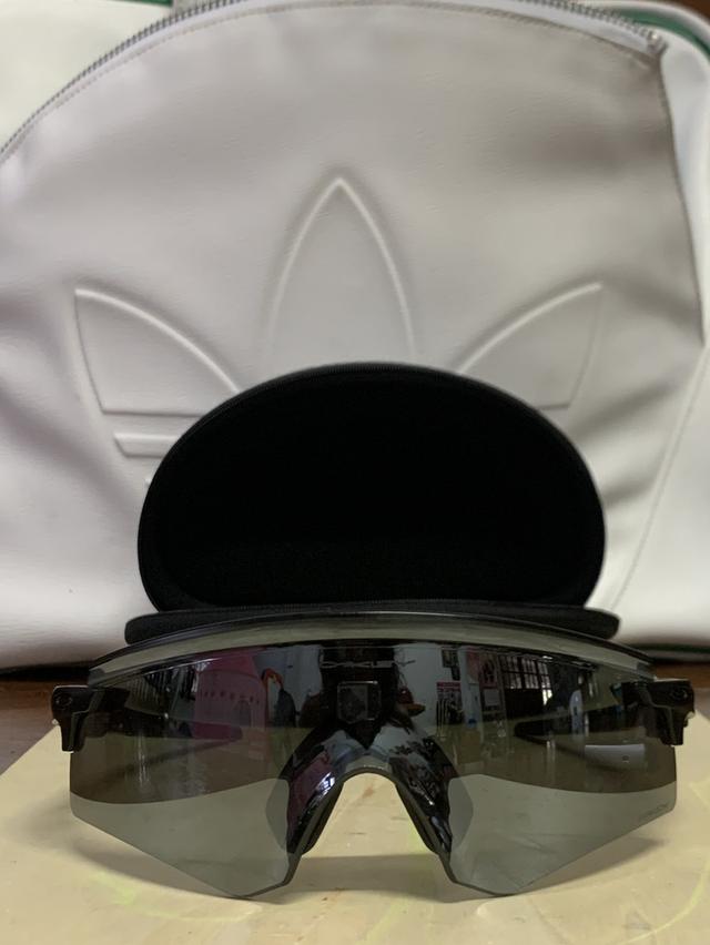 แว่น Oakley สีดำล้วน 