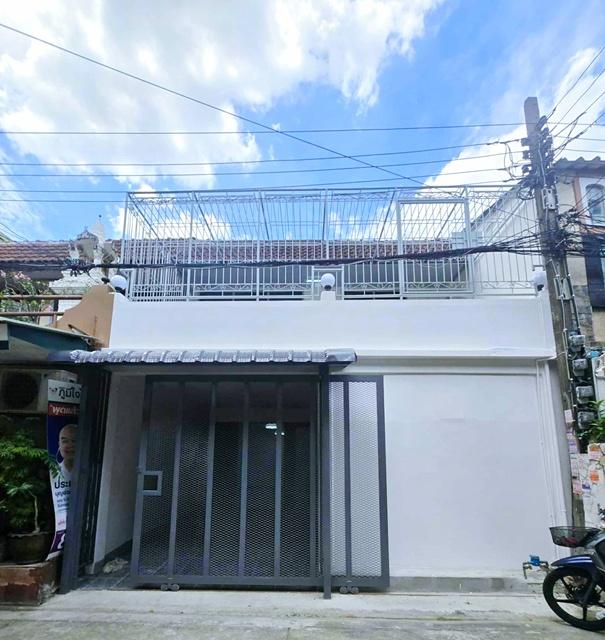 ให้เช่าทาวน์เฮ้าส์ 2 ชั้น ใหม่ 25ตร.วา.175ตร.ม. 3นอน 2 น้ำ MRT สุทธิสาร 1.3 กม.MRTห้วยขวาง 600ม.5ปีมีครั้ง ประชาราษฏร์บำ