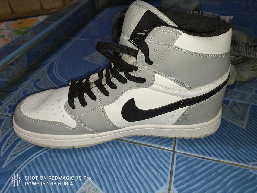 Nike Air Jordan 1 Mid "Light Smoke Grey รูปที่ 5