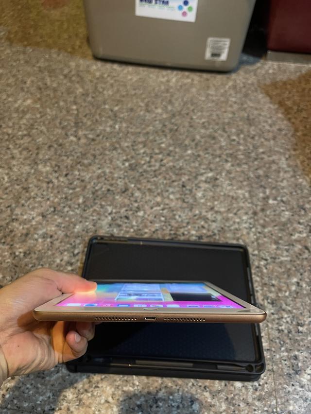 ขายiPadGen6สีRose Gold32กิ๊กWifi Celluer ใส่ซิมได้ไร้รอยตกใช้งานดีทุกๆฟังชั่นถูกมากห