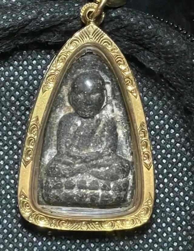 หลวงปู่ทวดเลี่ยมทอง