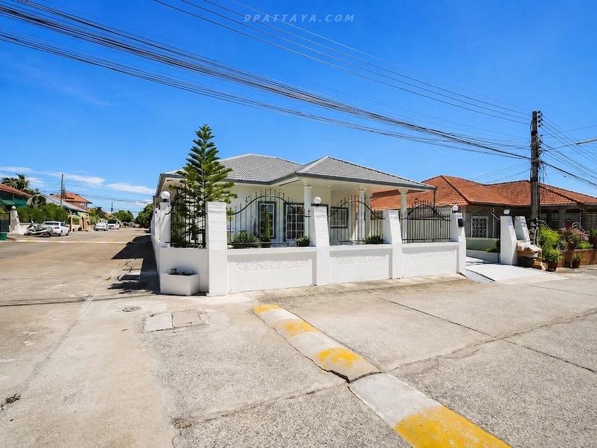 For Sale — Corner Detached House at Eakmongkol 4/1, Khao TaloCorner detached house for sale at Eakmongkol 4/1, Khao Talo. Located in a good residentia 12