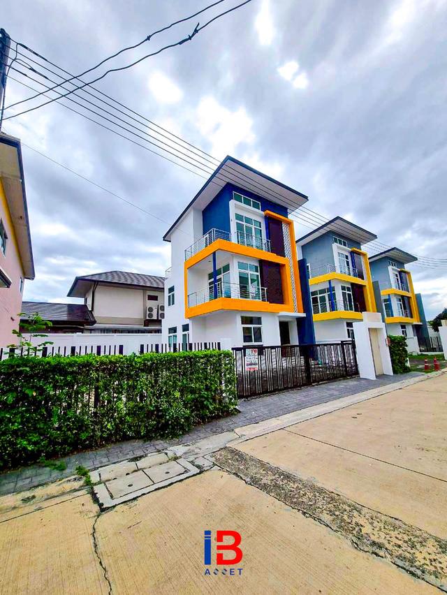 แรร์ไอเทม! บ้านเดี่ยว 3 ชั้น หมู่บ้านหลังสวน สาย 4 ดีไซน์หรู 20