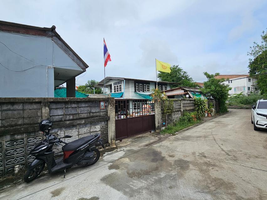 🏡 ขายด่วน❗️ที่ดินแปลงมุมติดถนนซอย พร้อมบ้านครึ่งปูนครึ่งไม้ และห้องเช่า 8 ห้อง ซอยรามอินทรา 47 3