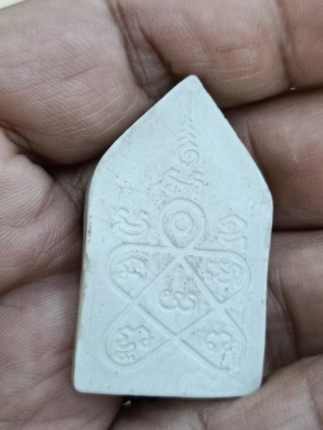 ขุนแผนเรือนแก้วเคลือบเหลือง วัดดอนกลาง จังหวัดสพรรณบุรี 2