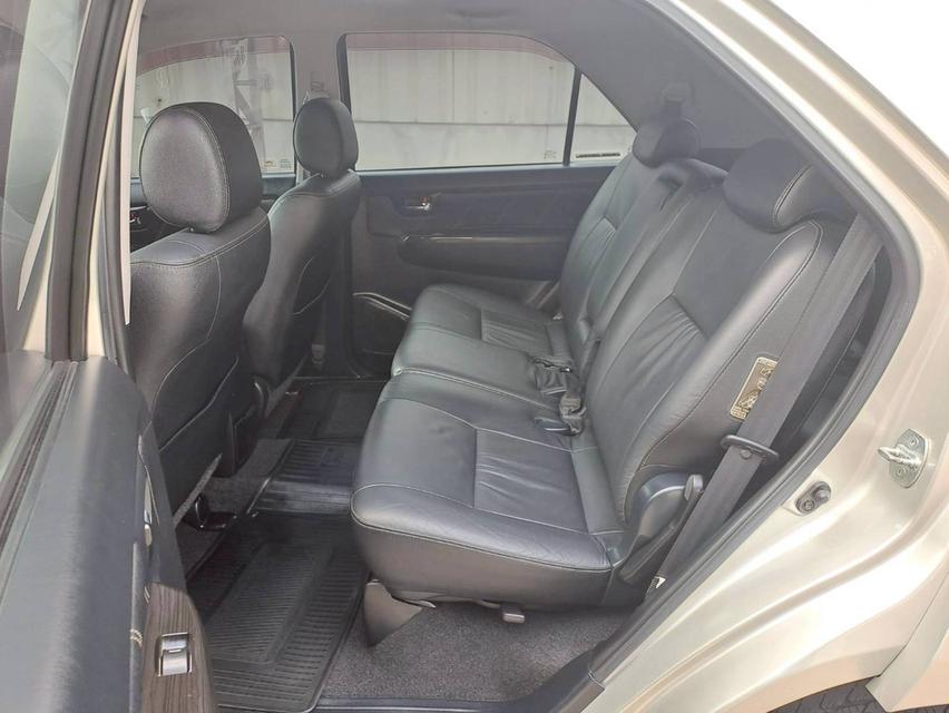 Toyota Fortuner 3.0 V 2WD รุ่นท็อป ปี2015 สีเทา 13