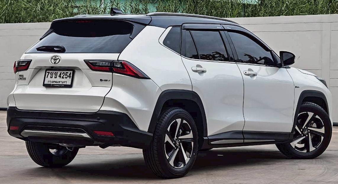 2025 TOYOTA YARIS CROSS HEV PREMIUM 14