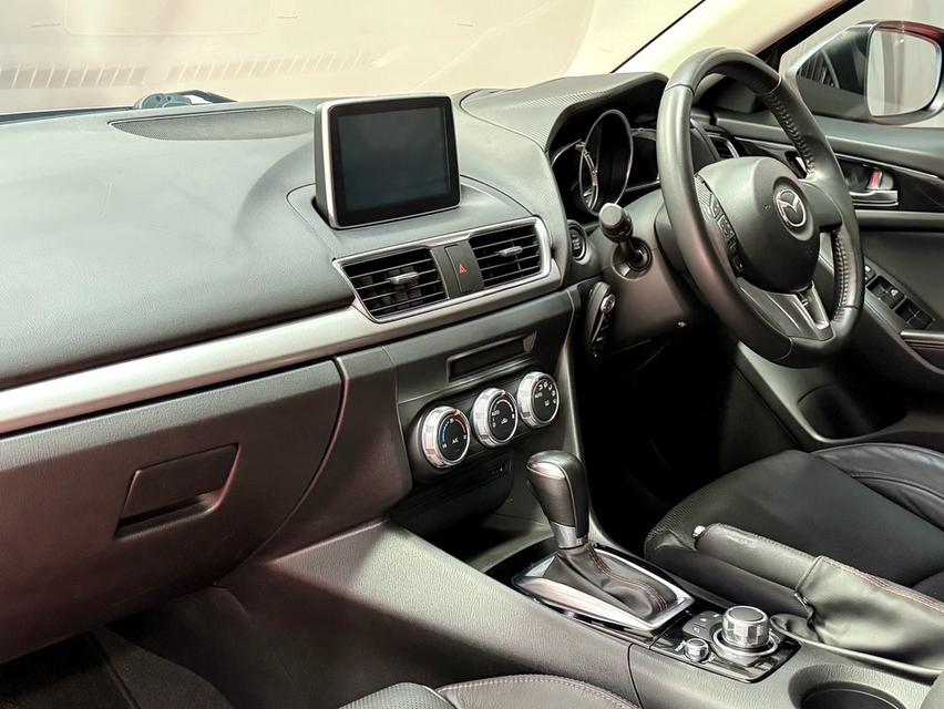2016 MAZDA 3 2.0S 5 ประตู รถมือเดียวออกป้ายแดง รถวิ่งน้อยเพียง 90,000 กม รถเข้าศูนย์ทุกระยะ ไม่มีอุบัติเหตุครับ 11