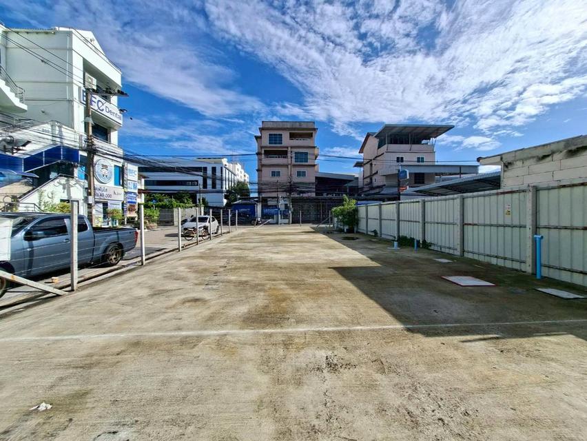 ให้เช่าที่ดินเทคอนกรีต 70 ตร.ว. ติดถนนซอยศรีนครินทร์ 42 เดินทางสะดวก ใกล้ห้างซีคอนสแควร์ (N.2214) 1