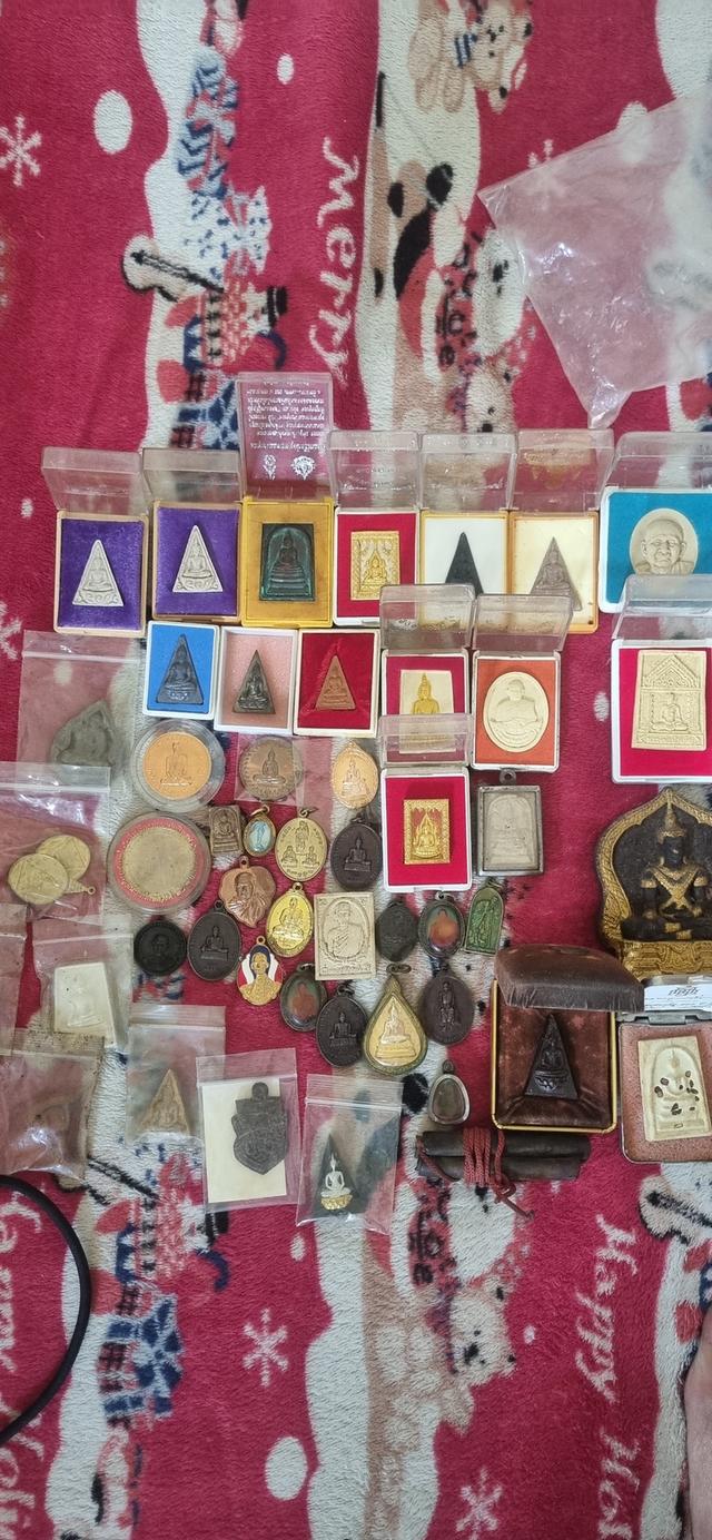 พระเครื่องหลากหลายรุ่น