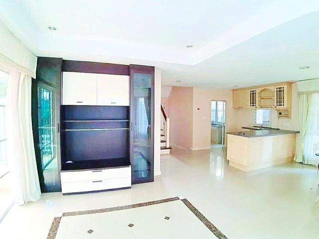 ให้เช่าคฤหาสน์ หรู 3-4นอน สุวรรณภูมิ กิ่งแก้ว29-33 รพ.จุฬารัตน์ 9 1.6กม. นันทวัน 3 น้ำ 70 ตร.วา. 278 ตร.ม. BTS บางนา 4.9 5