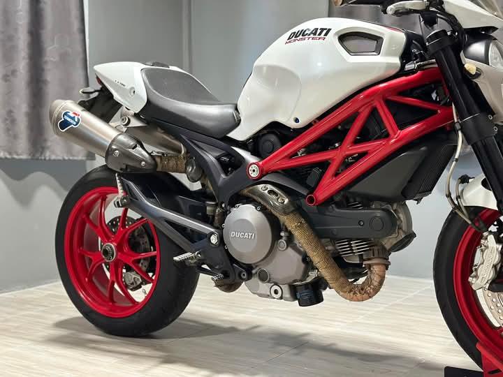 มอเตอร์ไซค์ Ducati Monster 796 รุ่นพิเศษ 5