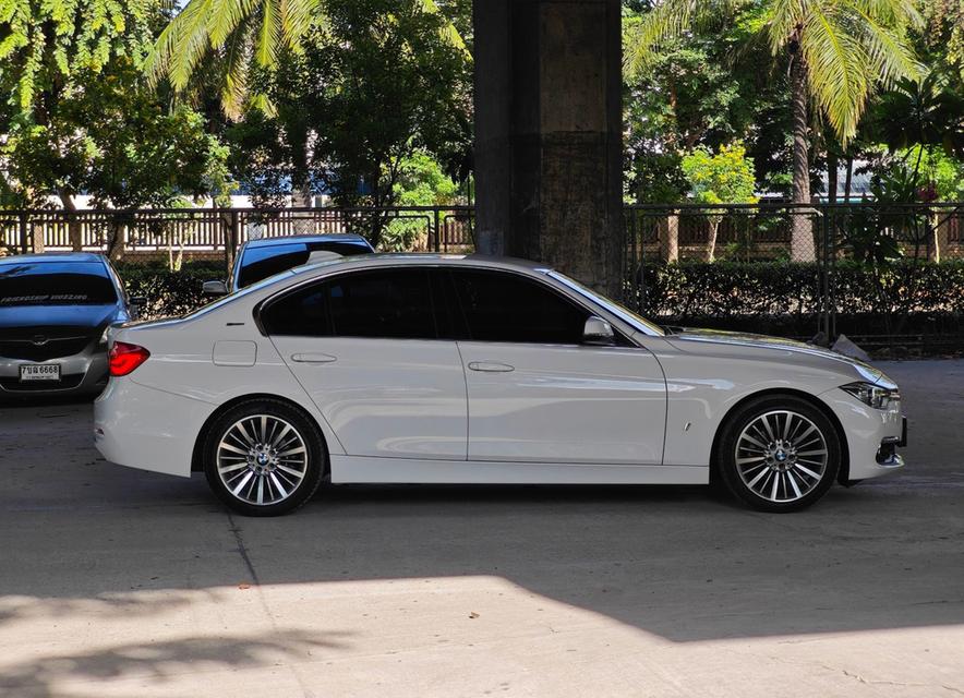 BMW 330e Luxury F30 Plug-in Hybrid ปี 2018 รูปที่ 8