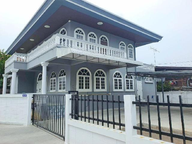 บ้านเดี่ยว 2 ชั้น หลังใหญ่ ตลาดเอี่ยมสมบัติ 1.7 กม. MRT ศรีนุช 1.6 กม. มีสวน 122ตร.วา.482 ตร.ม.รร.ลาร์สเกตเวย์ 2.0 กม. 7 6
