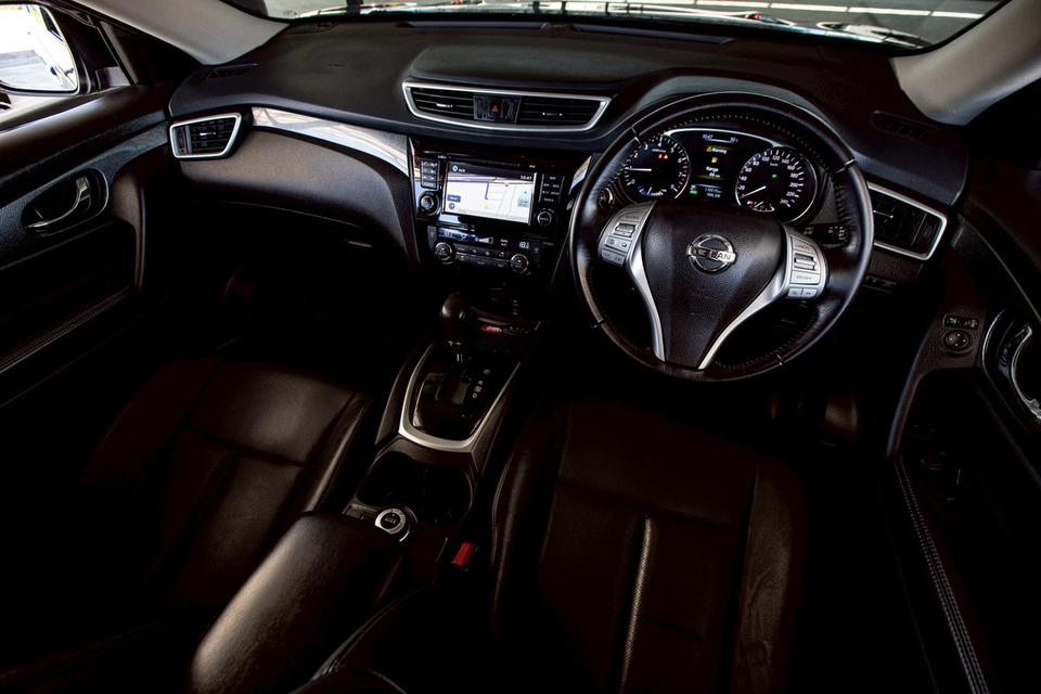 NISSAN X-TRAIL 2.0V Hybrid 4WD ปี 2016 สีเขียว มือเดียวป้ายแดง 13