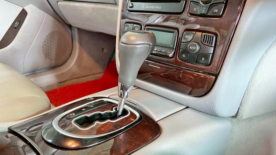 S-Class ของสะสมของหายาก Mercedes-Benz S320L W220 ปี 2000 รูปที่ 8