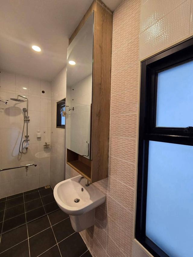 หมู่บ้านเปี่ยมสุข บ้านกล้วย  บ้านเดี่ยวสองชั้น 2 ชั้น ตกแต่งสไตล์ Modern  Luxury  พร้อม  Built-in Furniture ดีไซน์แบบจัดเต็ม 17