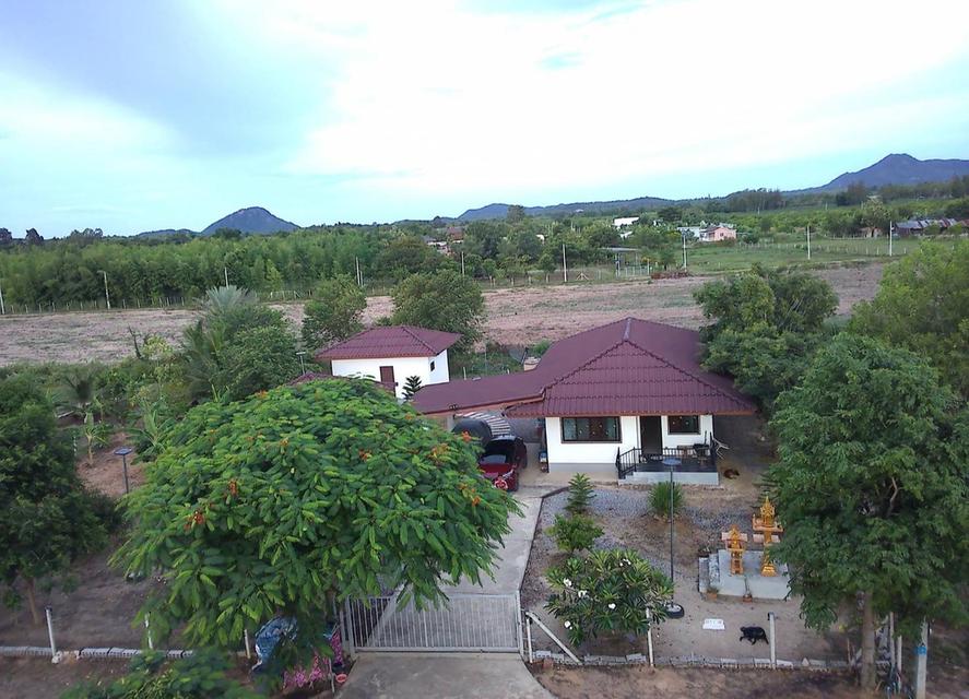 จายบ้านพร้อมที่ดิน บ้าน 2 หลัง ในที่ดิน 1 ไร่ 8