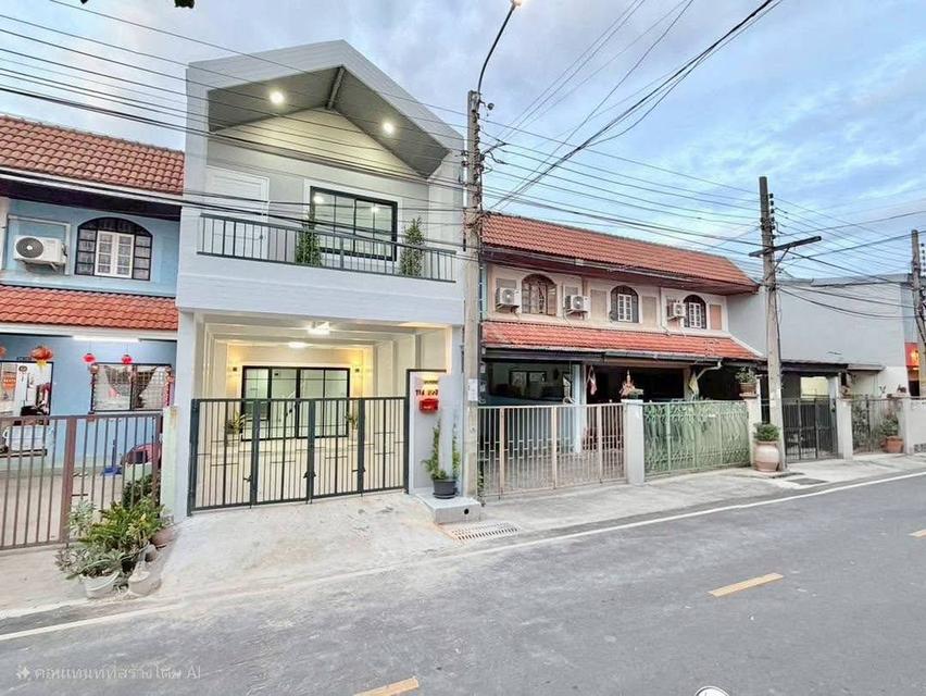 หมู่บ้านบัวทอง1  ติดรถไฟฟ้าสายสีม่วง สถานีคลองบางไผ่  ทาวน์เฮาส์ 2 ชั้น   ตกแต่งใหม่พร้อมอยู่  มีระเบียงด้านหน้า 3