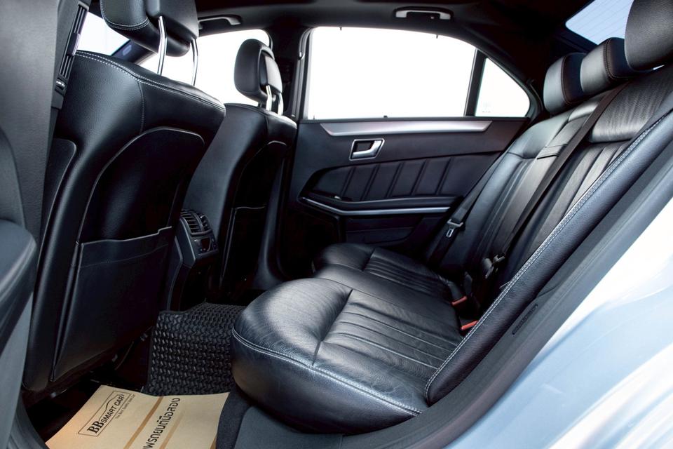 ขยับมาขับเบนซ์ในราคาสุดคุ้ม! Mercedes-Benz E300 BlueTEC Hybrid W212 AT 2016 ✨ รูปที่ 9