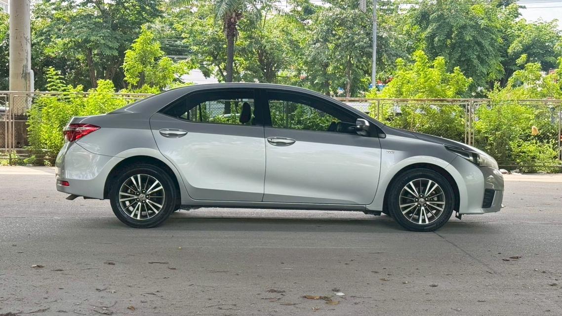 Toyota ALTIS 1.8 E AT ปี 2015  รถสวยขับดี ฟรีดาวน์ พร้อมใช้งาน 5