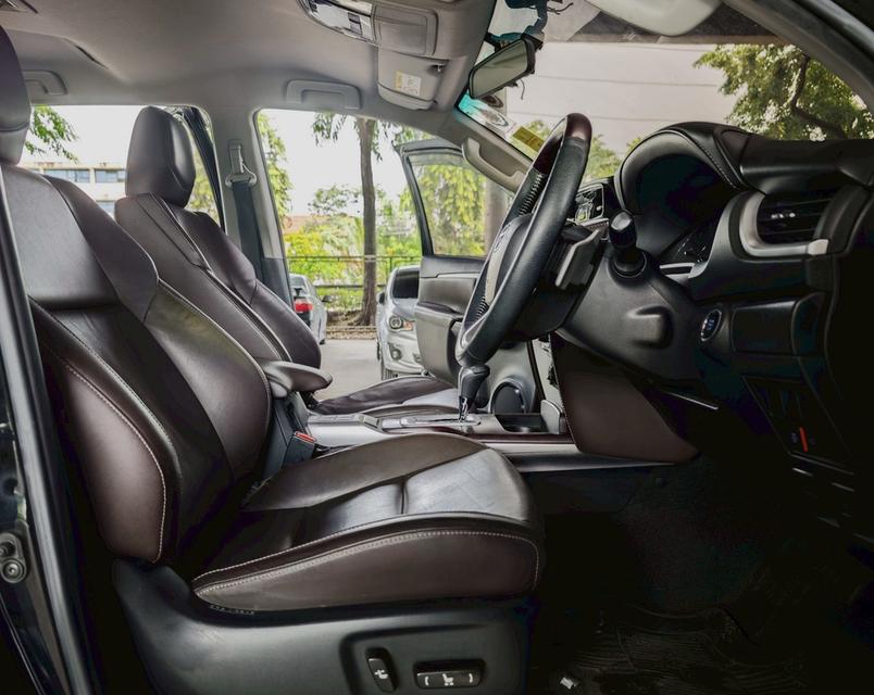Toyota Fortuner 2.4 V ปี 2019  6