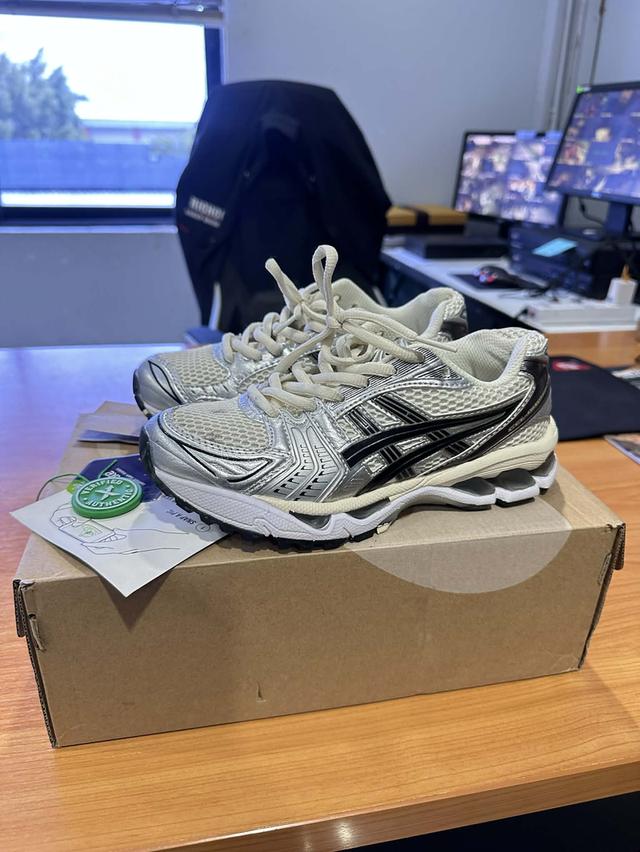 Asics Gel-kayano 14  Color:Cream-Black  Size:22.5CM / 36