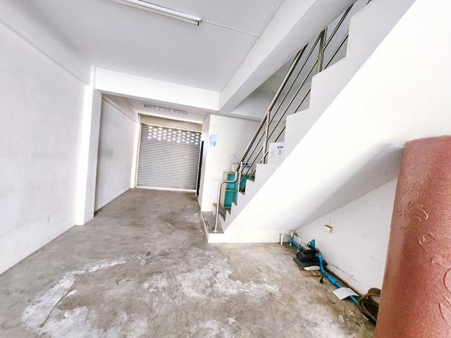 ตลาดไอยรา 2กม. ม.ธรรมศาสตร์ 3กม.โลตัส รังสิตคลองสอง 459 ม. 2แอร์ อาคาร 4.5 ชั้น ให้เช่า 20 ตร.วา 340 ตร.ม ติดถนนใหญ่ 3