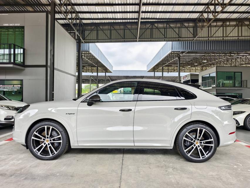 รถเข้าใหม่! Facelift Porsche Cayenne Coupe Hybrid (UK Spec) สีเครยอน