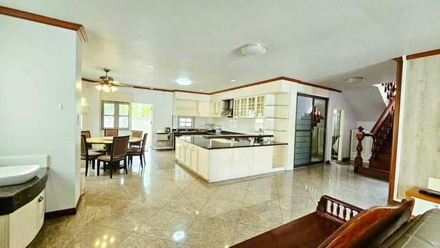 รร.สตรีวิทยา2 ย่านลาดพร้าว จัดเต็มเฟอร์ฯ 90ตร.วา.355 ตร.ม. 5นอน MRT วัชรพล 2.7กม. บ้านเดี่ยว 2 ชั้นหรูหรา 4 น้ำ 4