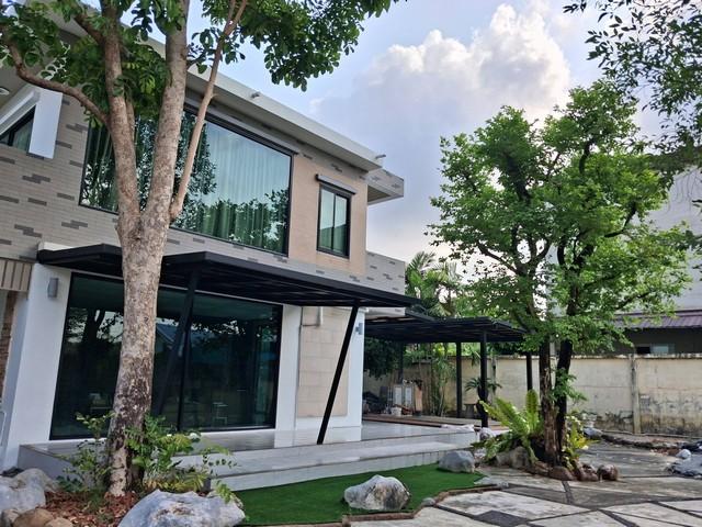 ขายบ้านเดี่ยว 2 ชั้น ขนาดใหญ่ ขนาดที่ดิน 210 ตารางวา พื้นที่ใช้สอยภายในตัวบ้าน 600 ตารางเมตร สร้างด้วยอิฐมอญแดงทั้งหลัง ถนนพุทธมณฑลสาย 3 ซอย 19 1