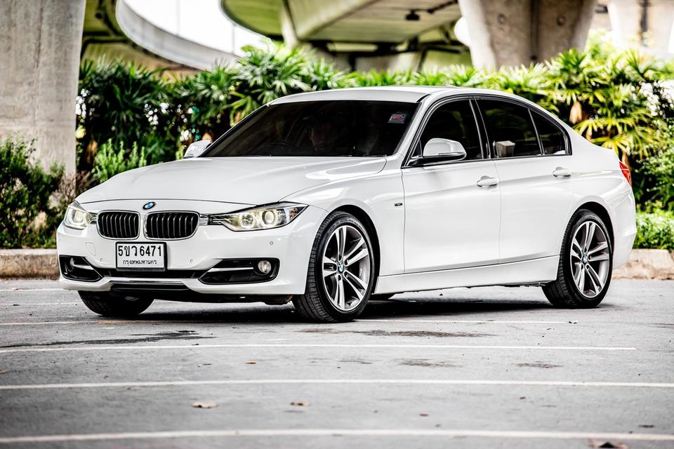 Bmw 328i Sport เบาะแดงปี 2013 สีขาว สวยสภาพดี 7