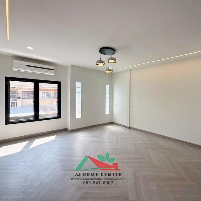 ขายทาวน์เฮ้าส์18ตรว. ม.เลิศอุบล โชคชัย4 ซ.22 รีโนเวทใหม่ทั้งหลัง กู้ได้เต็ม 7