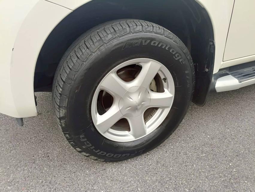 ISUZU DMAX  ISUZU. DMAX Pickup 4dr DCab Vcross Z-Prestige 4WD 3.ODCT (VGS, Navi) Y2014 12