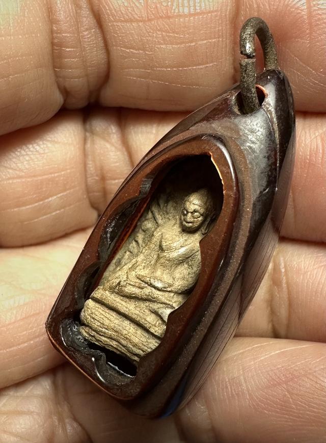 พระรอด เนื้อเขียวหินครก เลี่ยมโบราณ 4