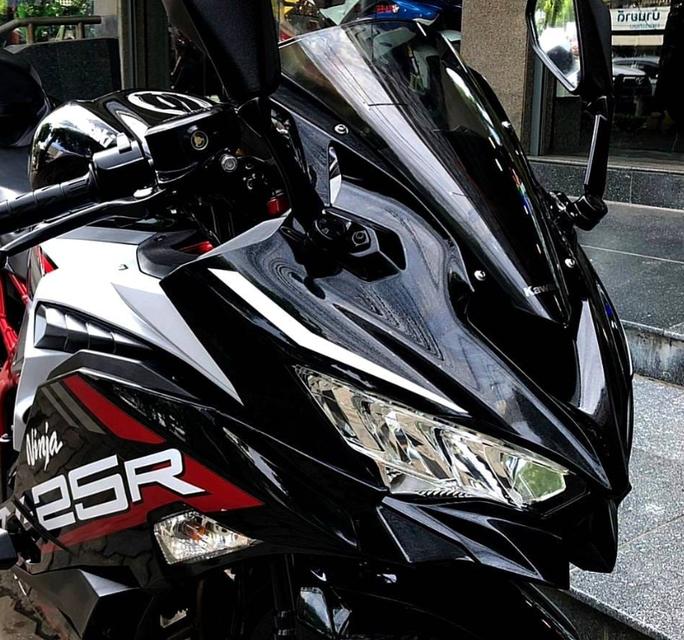 KAWASAKI ZX-25R สีดำ 3