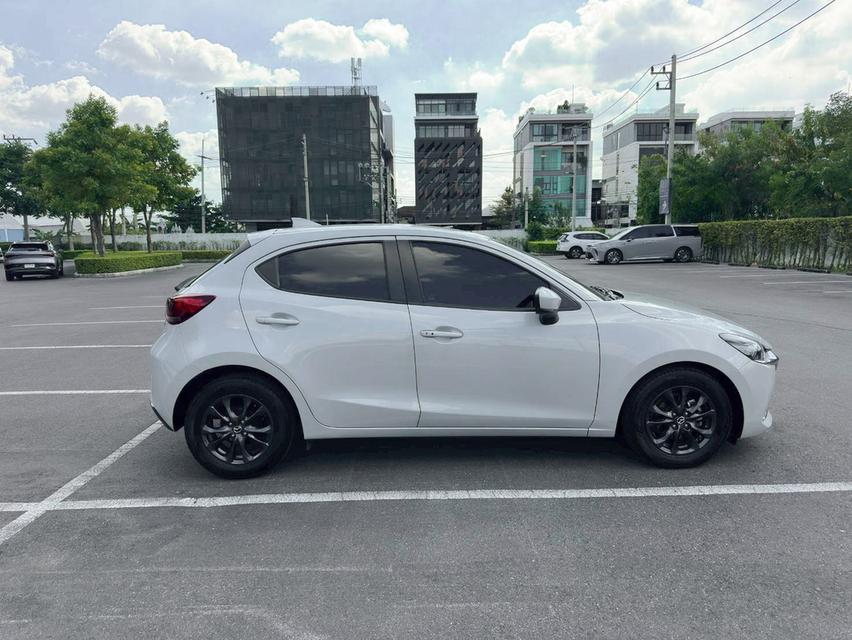 MAZDA 2 1.3 Sport S Leather เกียร์ Auto สีขาวมุกพรีเมียม (Snowflake White Pearl) ปี 2022 แท้ 8