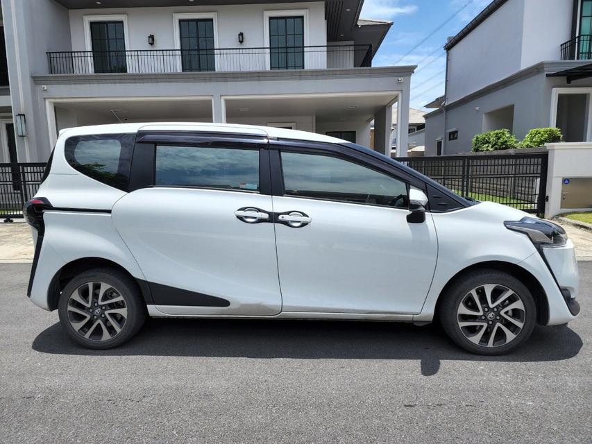 TOYOTA SIENTA 1.5V AUTO 2