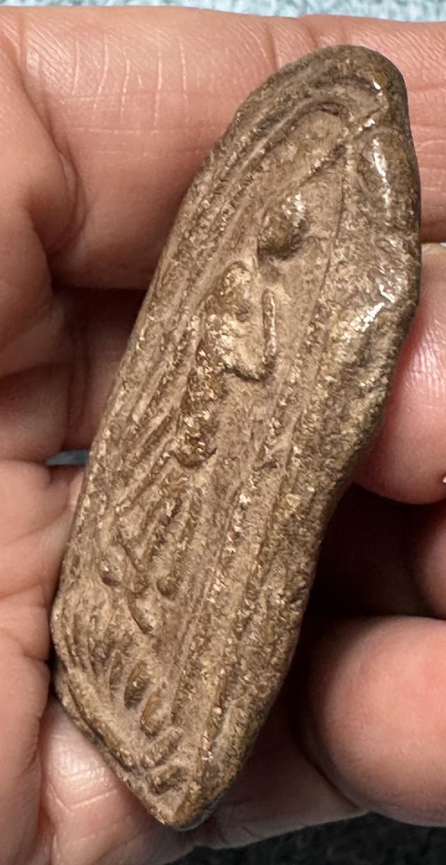 พระลีลาหลังซุ้มระฆัง กรุวัดพระศรีรัตนฯ เนื้อดิน รูปที่ 4