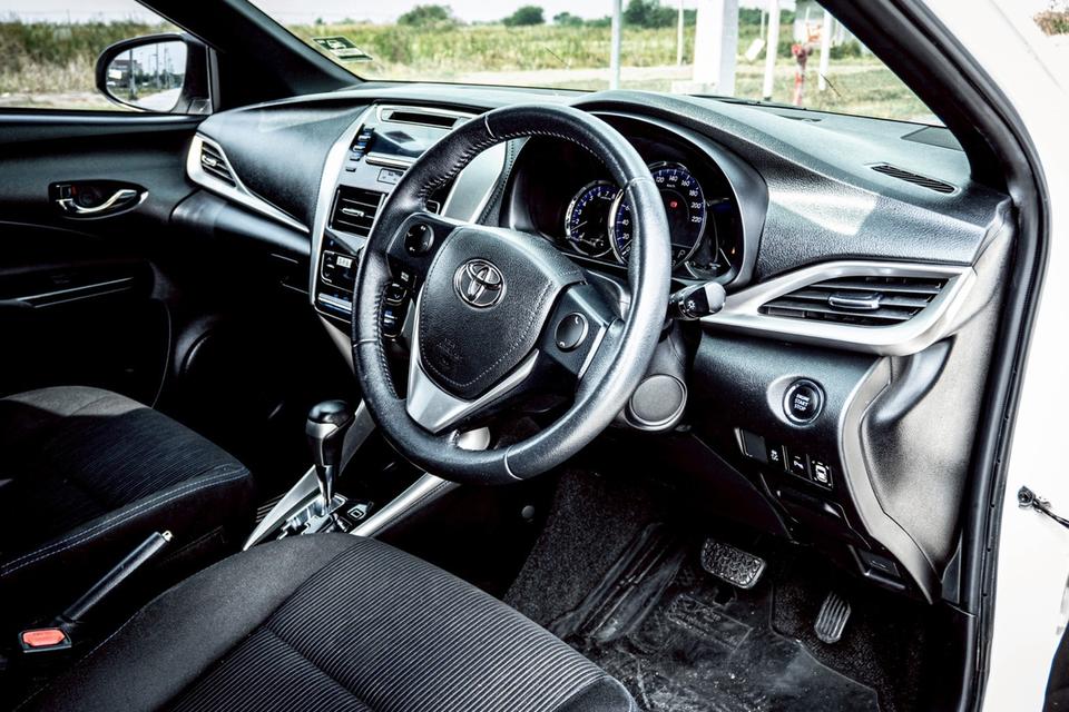 Toyota Yaris 1.2 G Sport เกียร์ออโต้ สีขาว ปี 2019 12
