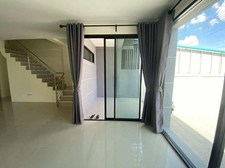 บ้านทาวน์เฮาส์2ชั้น 3ห้องนอน 2ห้องน้ำ 2