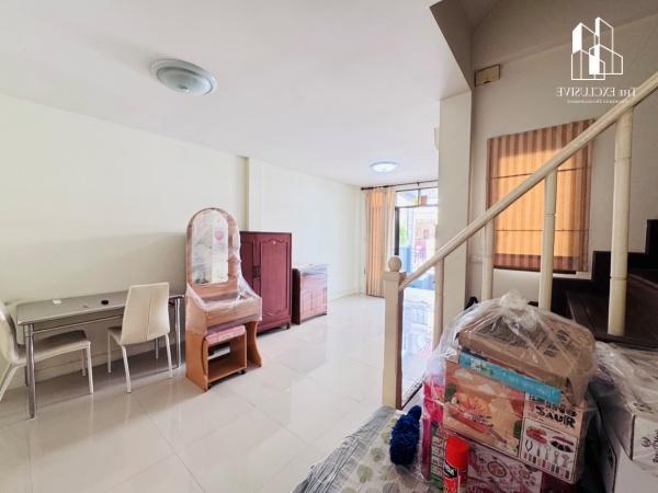 ทาวน์เฮ้าส์ใน หมู่บ้านทิพย์พิมาน 6