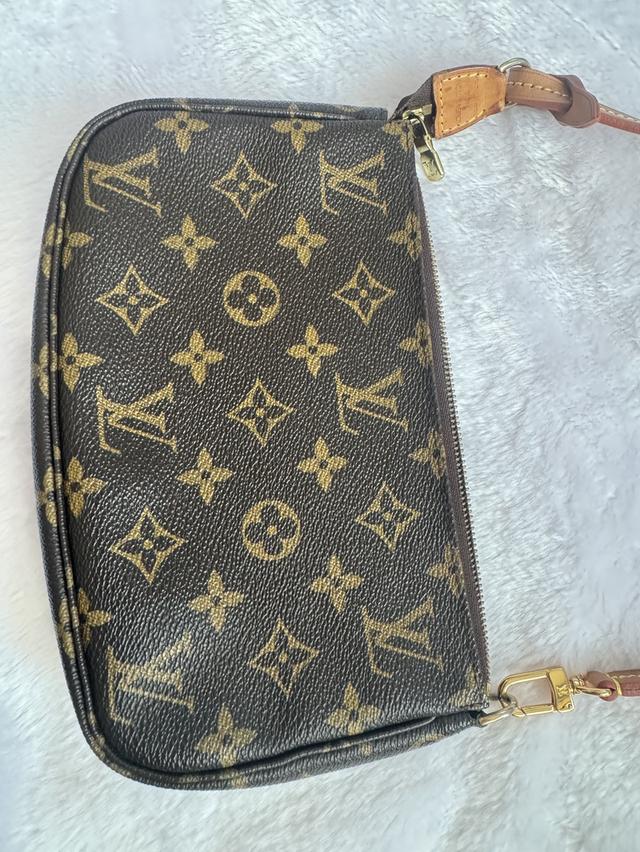 Lv Pochette 3