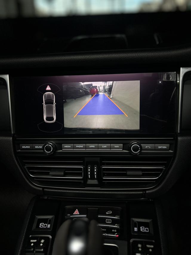 Porsche Macan 2.0 4WD 9