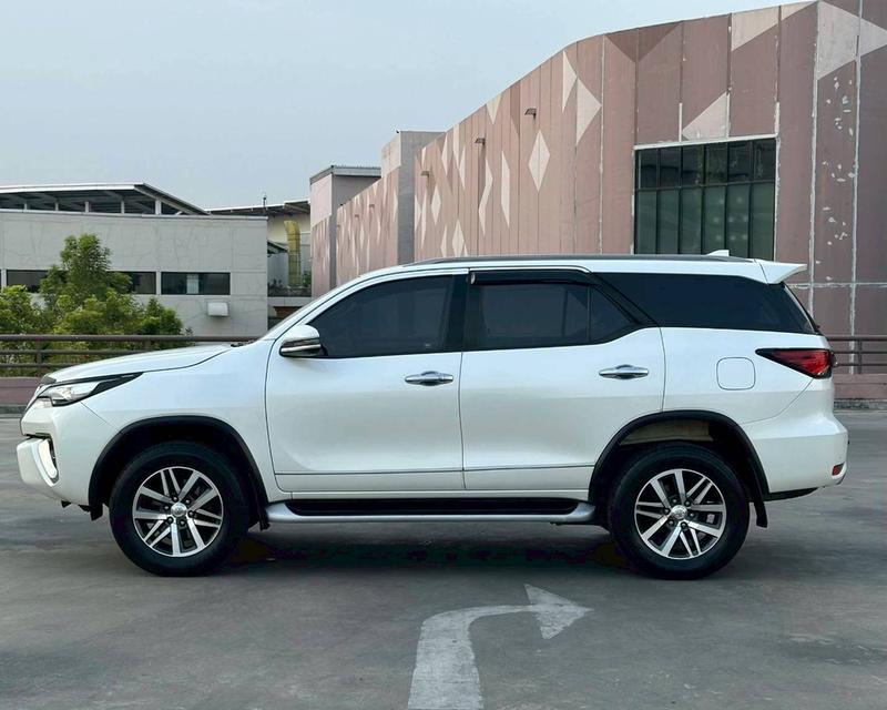 Toyota Fortuner 2.4G เกียร์ Auto 2WD สีขาวมุก ปี 2019 จด 2020 รูปที่ 4